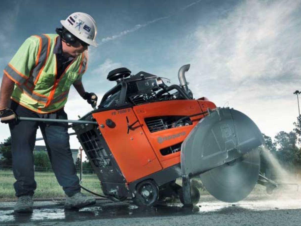 Equipos y herramienta diamantada para pases, cortes y demoliciones